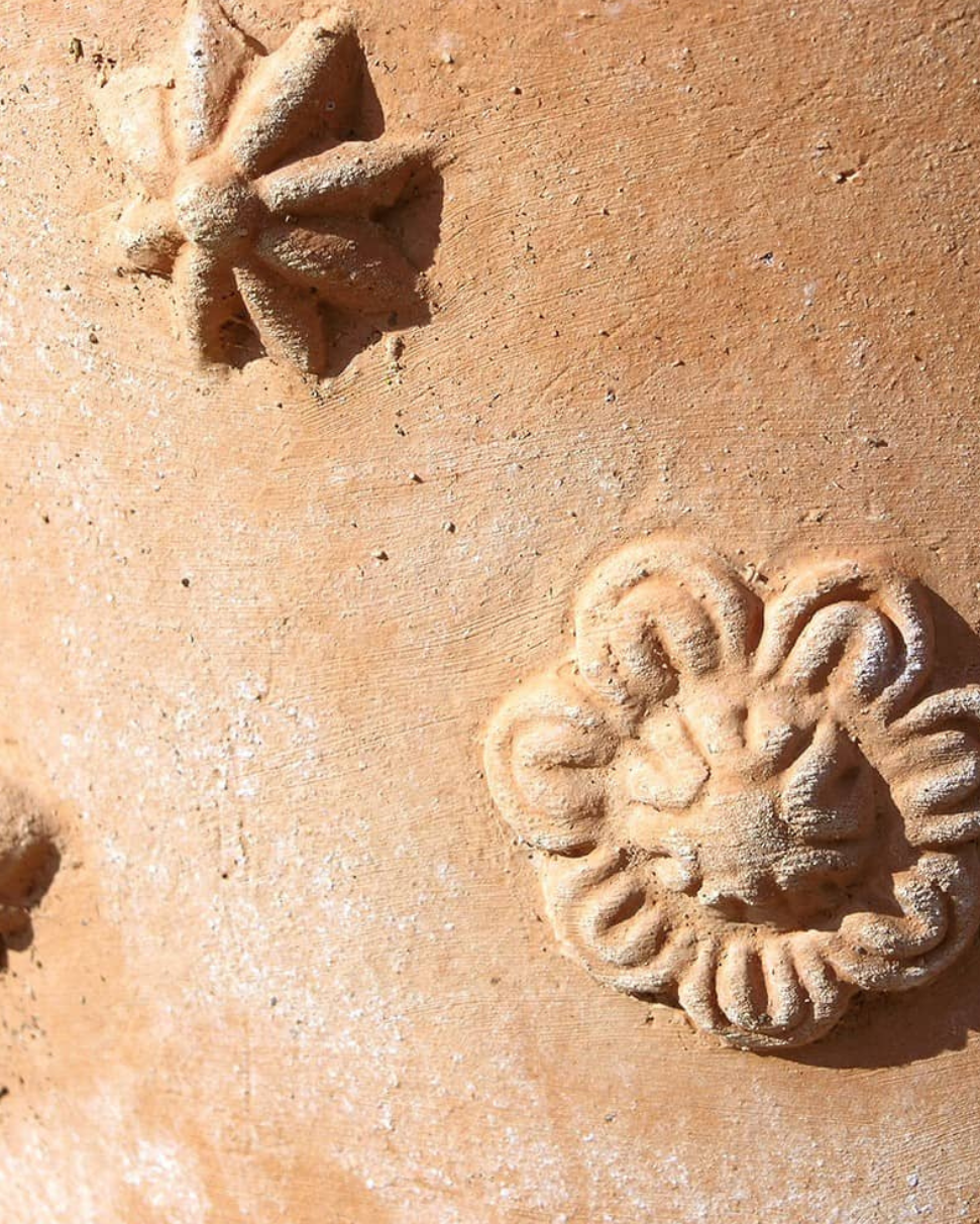 Vaso Camelia Ornamentale Italian terracotta planter, close-up of scattered floral relief surface detail